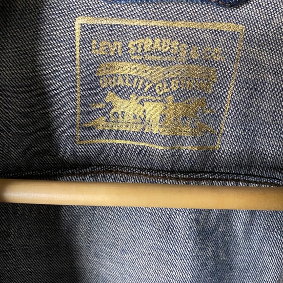 Levi’s Denim Vest - Picture 6 of 6